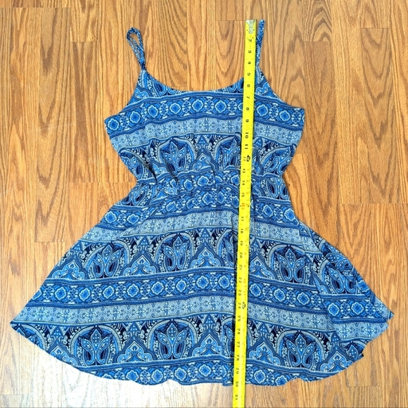 Mini Dress - Blue and White Patterned - Picture 6 of 10
